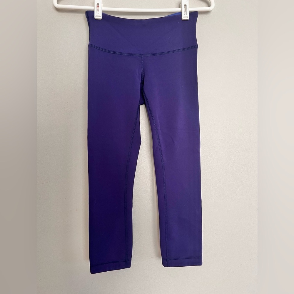 Lululemon wunder train tight in good used condition.
Size:2
Length:27” - Picture 3 of 5